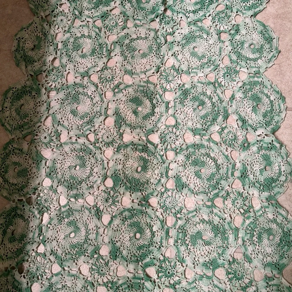 VTG Crocheted Green and White Rectangle Dust cover or Chair cover.